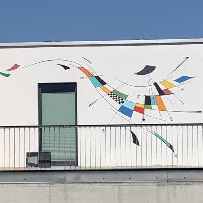 Fassade Mit Sonnenuhr Grafisch2